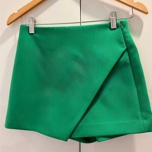 NWOT bright green Zara Skort XS